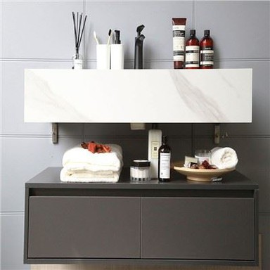 30 инча бела плутајућа сујета